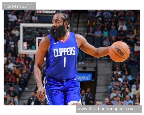 哈登三分火力全开半场独得26分快船领先太阳16分小卡与狄龙合力贡献28分